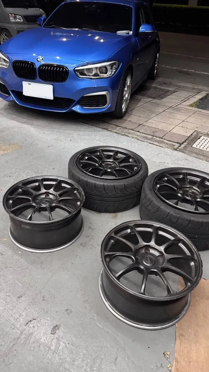 RAYS ZE40 鍛造鋁圈四顆放在 BMW F20 前面