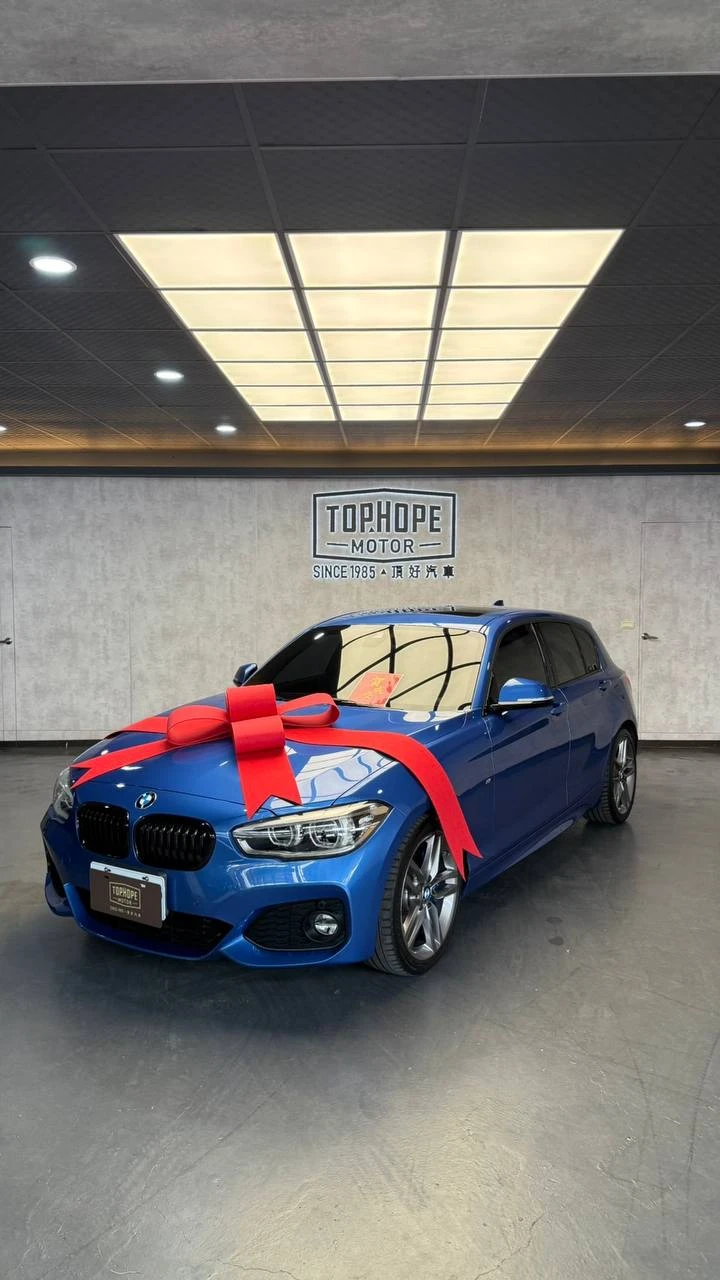 綁上紅色緞帶的 Estoril Blue BMW F20 120i 交車照